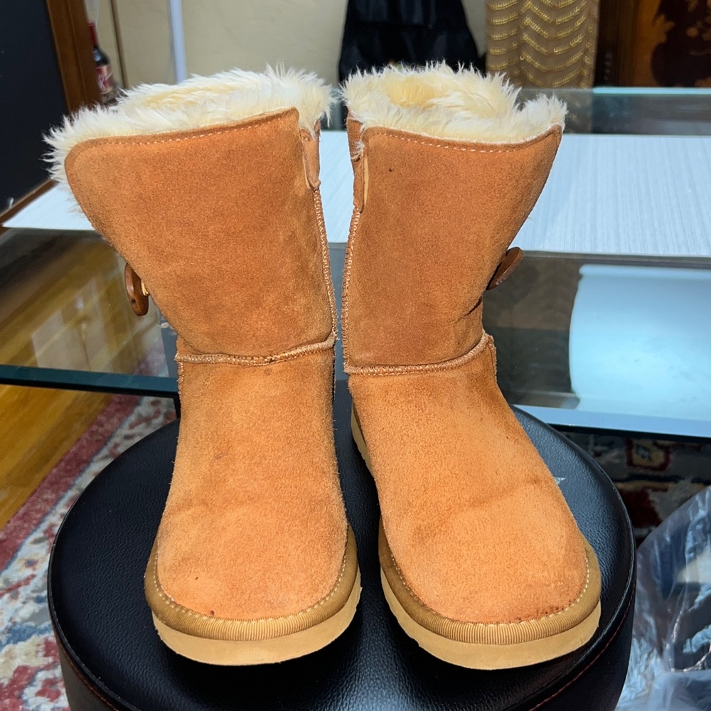 UGG Bailey Button II Tan Boots, chestnut, size 8, slightly used. - Picture 3 of 12